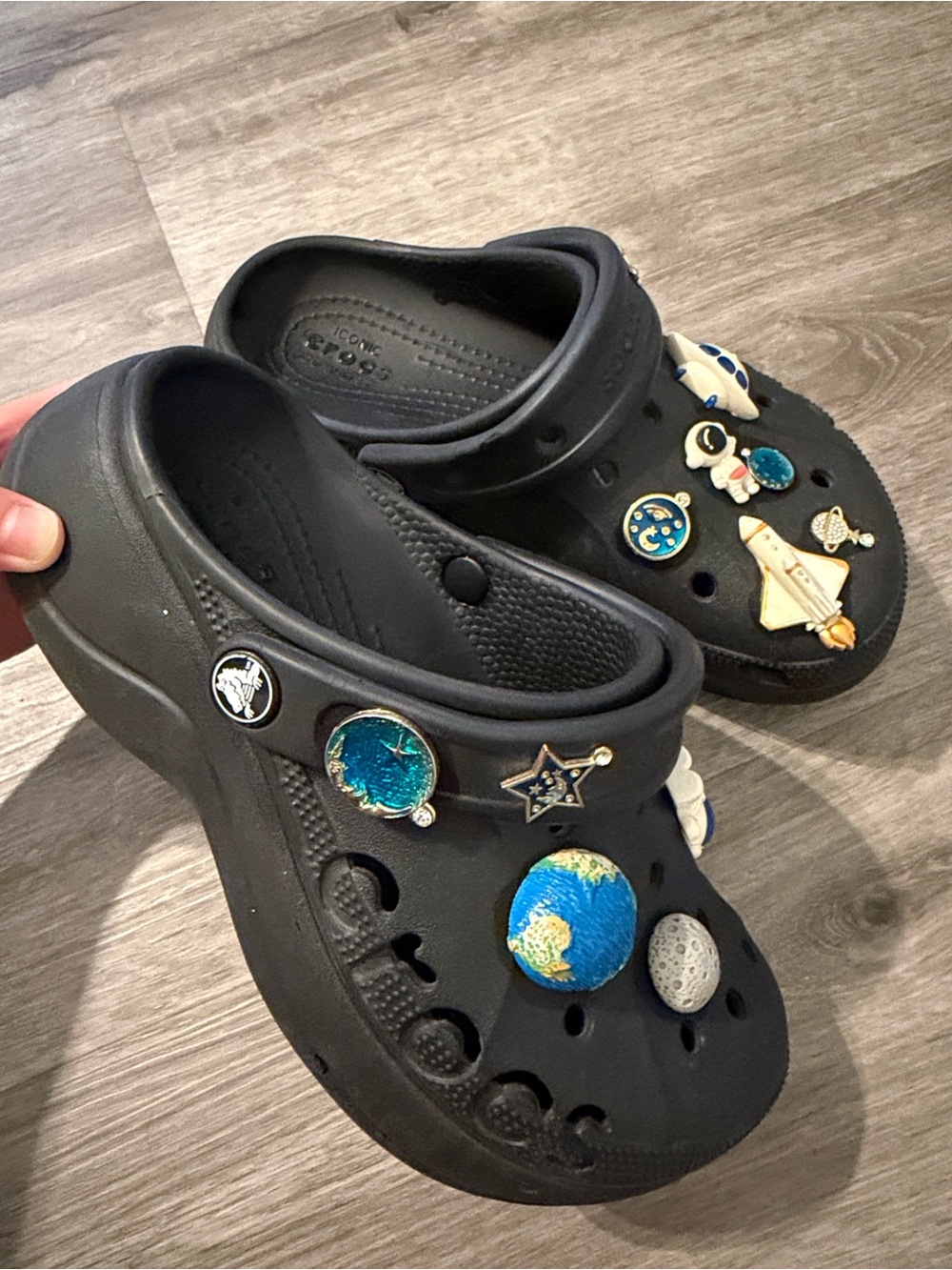 CROCS Baya clogs platforms W5 with charms